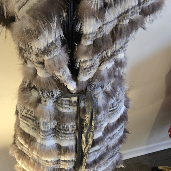 100%  SILVER FUR  VEST  With Rabbit Fur trimming - Picture 6 of 11